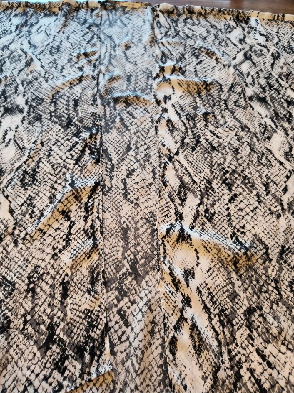 Maurices Womens Black White Gray Snake Print Kimono Ranau Shawl One - Picture 4 of 5